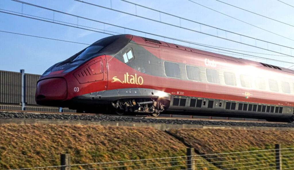 Tren de alta velocidad Italo recorriendo Italia