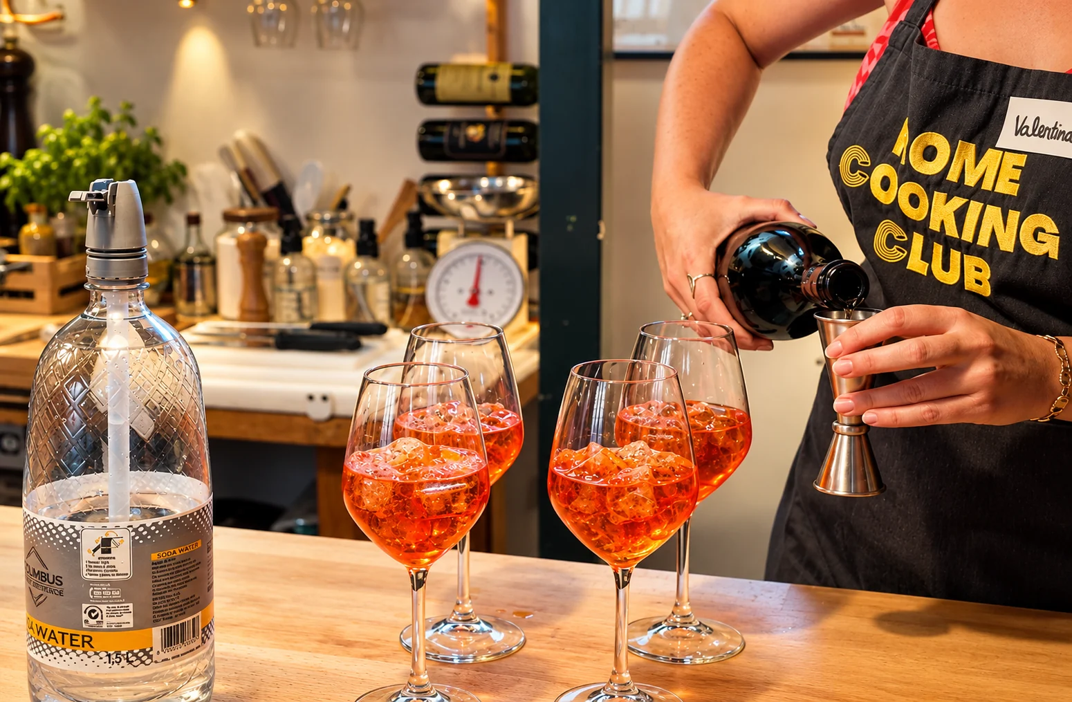 Preparación de Aperol Spritz durante nuestra clase de cocina en Roma